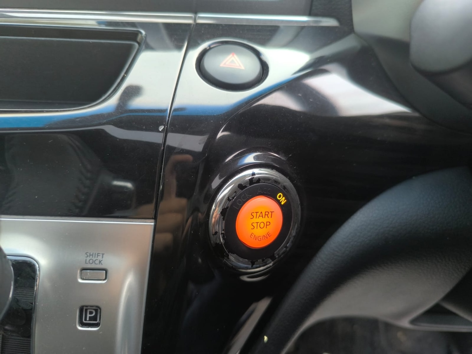 Used Nissan Elgrand 2014 for sale - 77258359: Photo 42