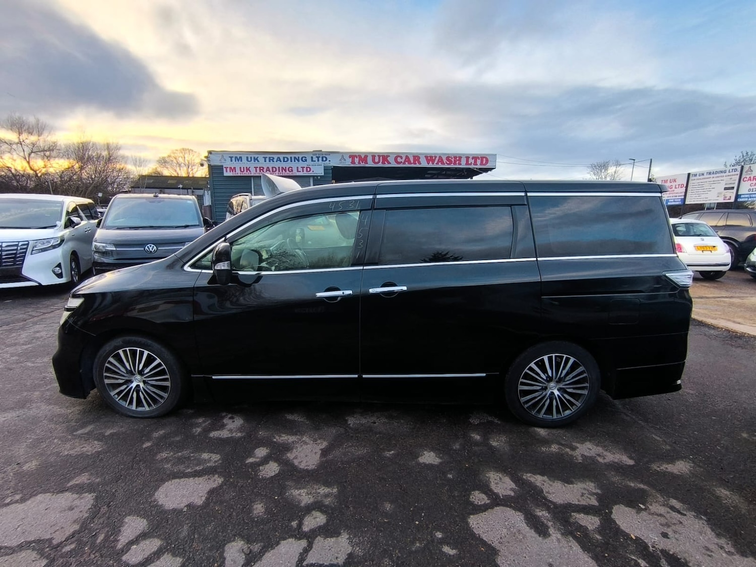 Used Nissan Elgrand 2014 for sale - 77258359: Photo 6