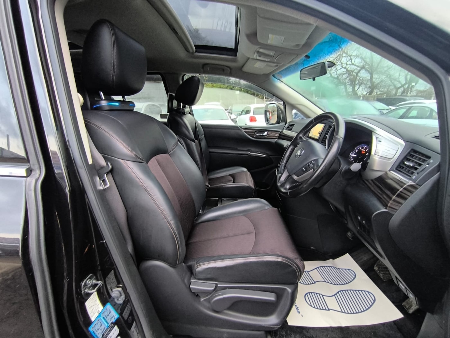 Used Nissan Elgrand 2014 for sale - 77258359: Photo 9