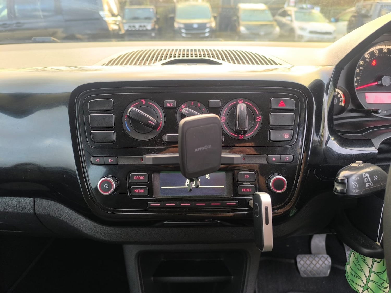 Used Volkswagen up! 2013 for sale - 77310855: Photo 21