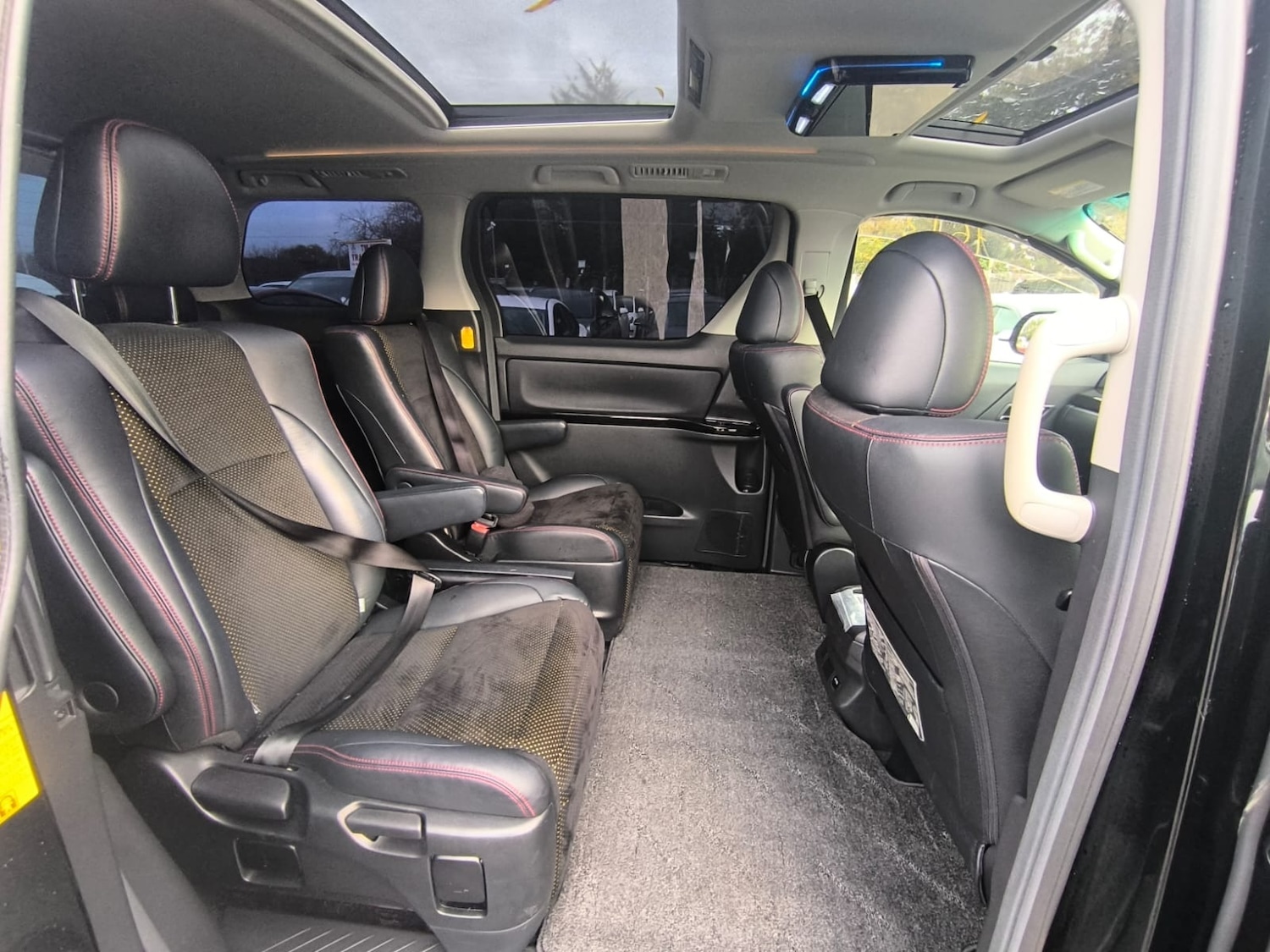 Used Toyota Vellfire 2014 for sale - 76543124: Photo 10