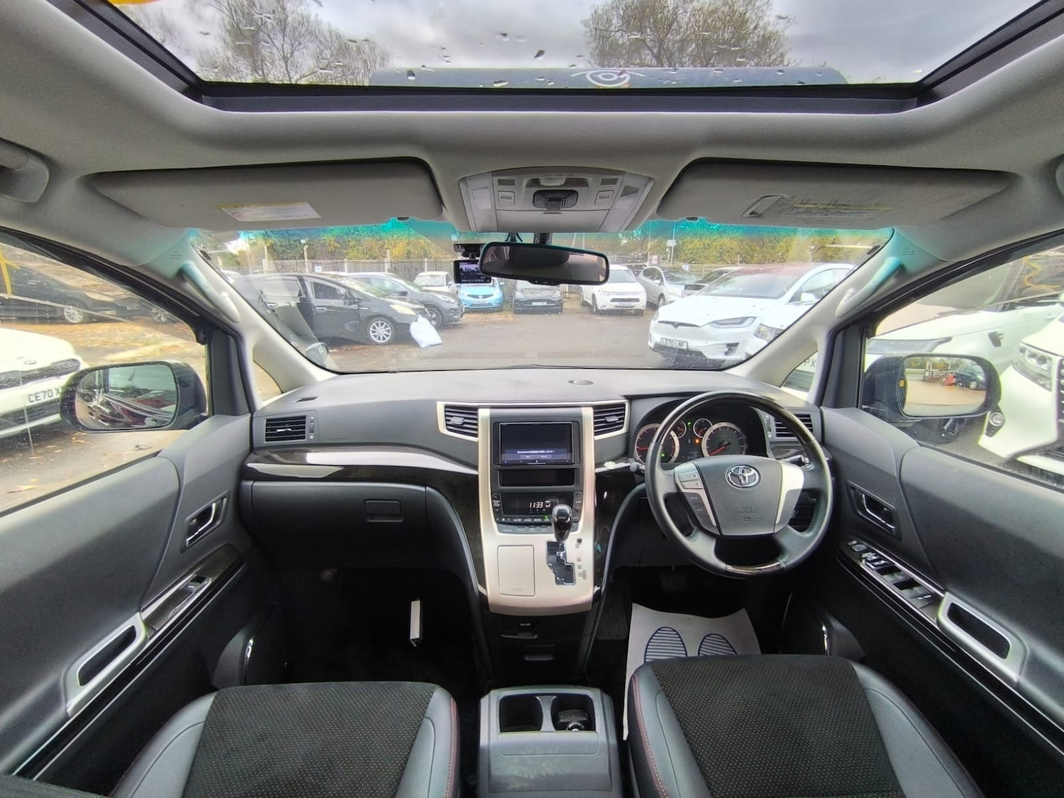 Used Toyota Vellfire 2014 for sale - 76543124: Photo 12