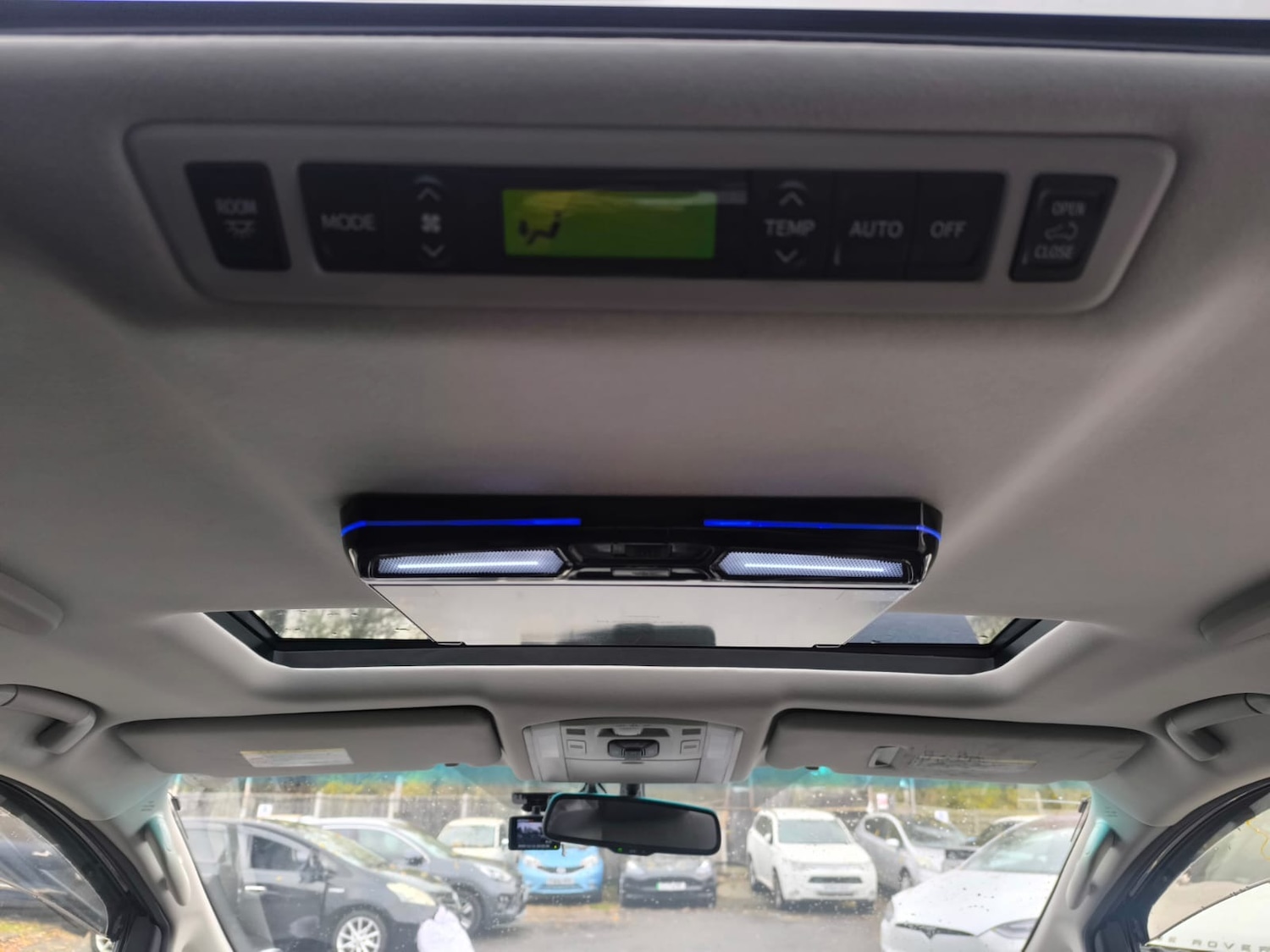 Used Toyota Vellfire 2014 for sale - 76543124: Photo 26