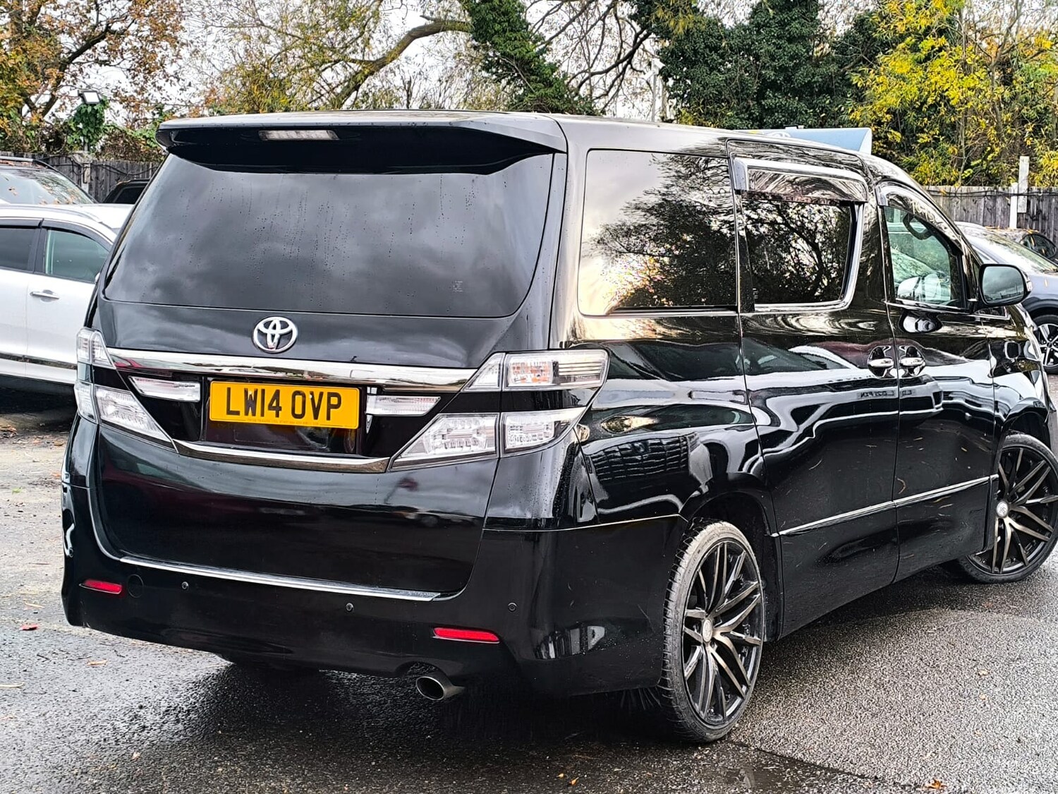 Used Toyota Vellfire 2014 for sale - 76543124: Photo 3