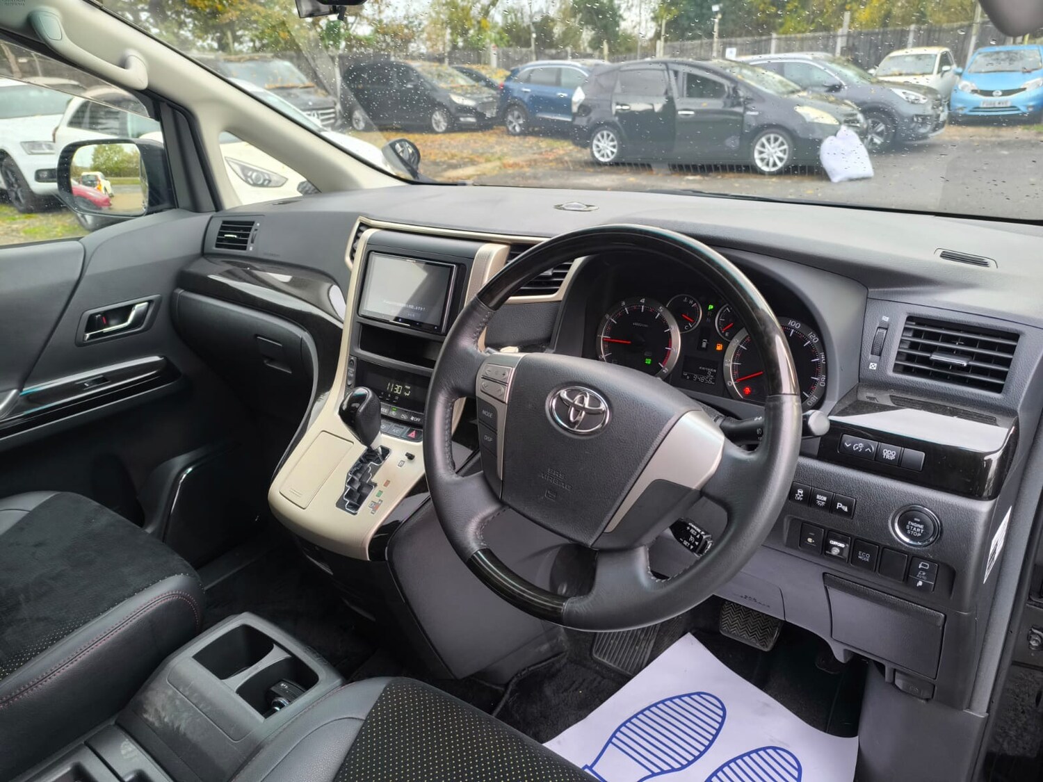 Used Toyota Vellfire 2014 for sale - 76543124: Photo 9