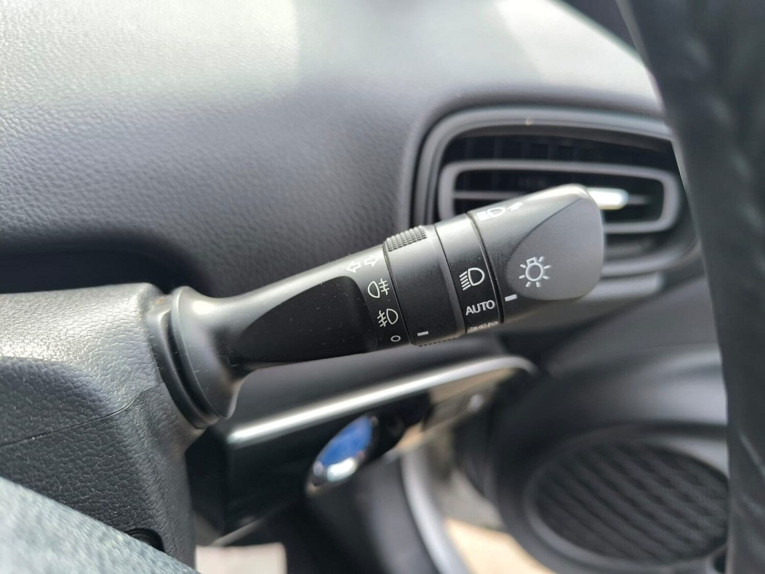 Used Toyota Prius 2020 for sale - 78163807: Photo 24