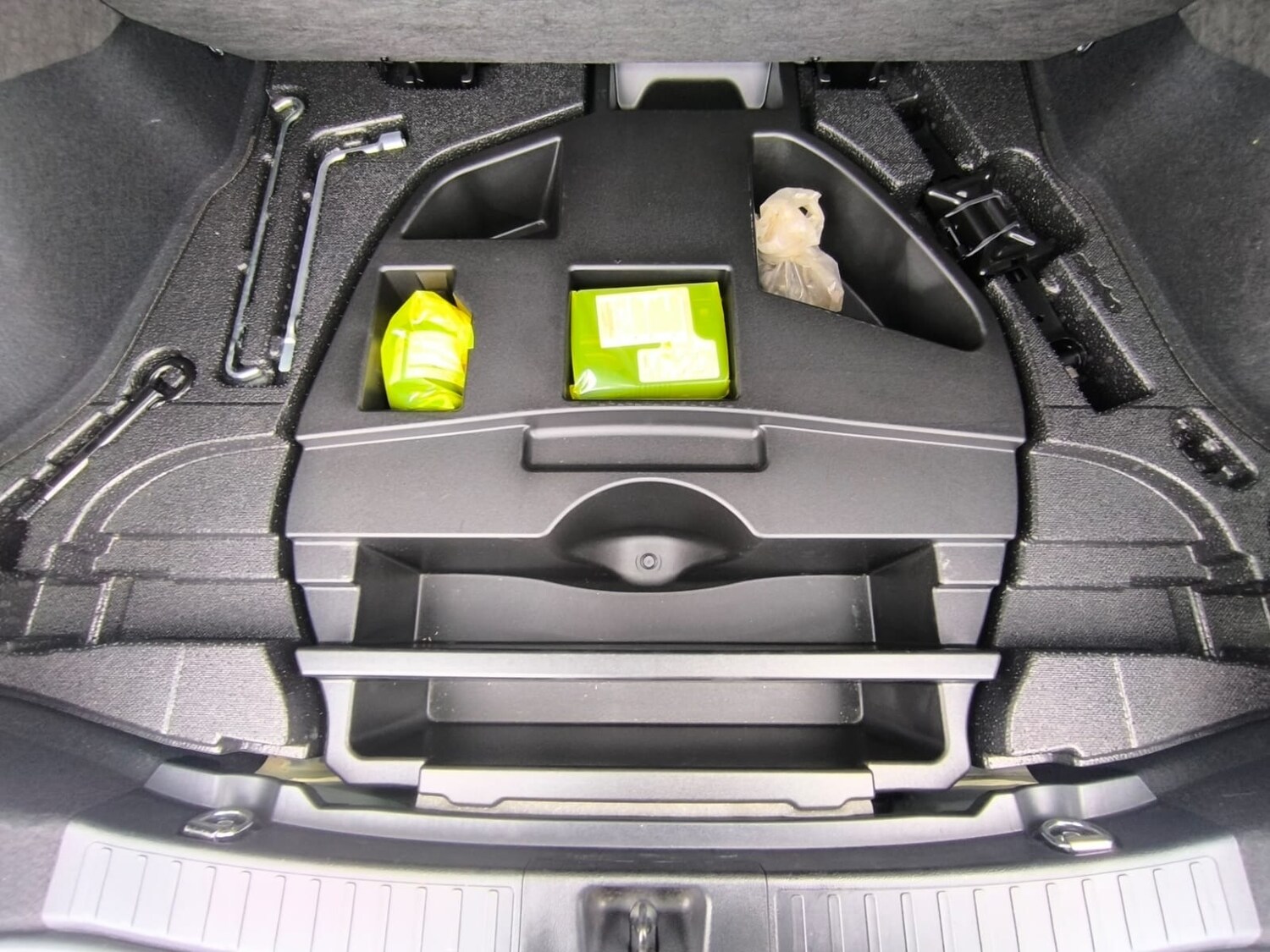 Used Toyota Prius 2020 for sale - 78163807: Photo 32