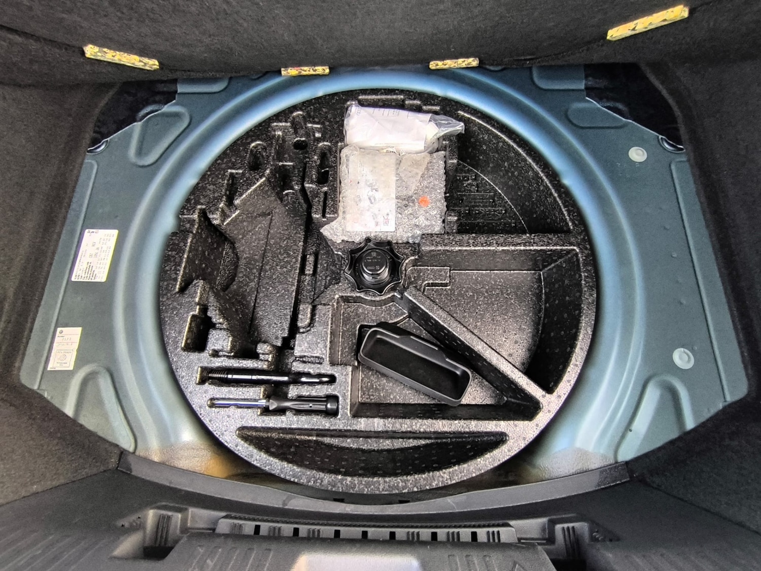 Used Volkswagen Beetle 2015 for sale - 77916868: Photo 36