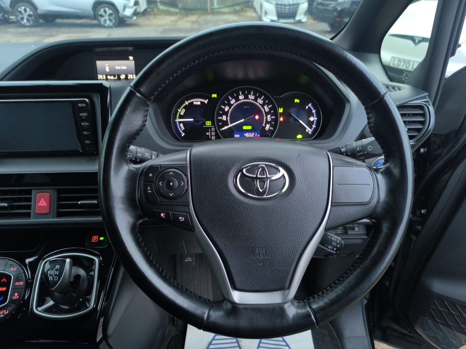 Used Toyota Voxy 2020 for sale - 77086631: Photo 17