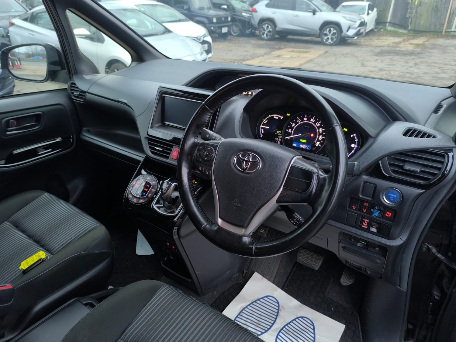 Used Toyota Voxy 2020 for sale - 77086631: Photo 9