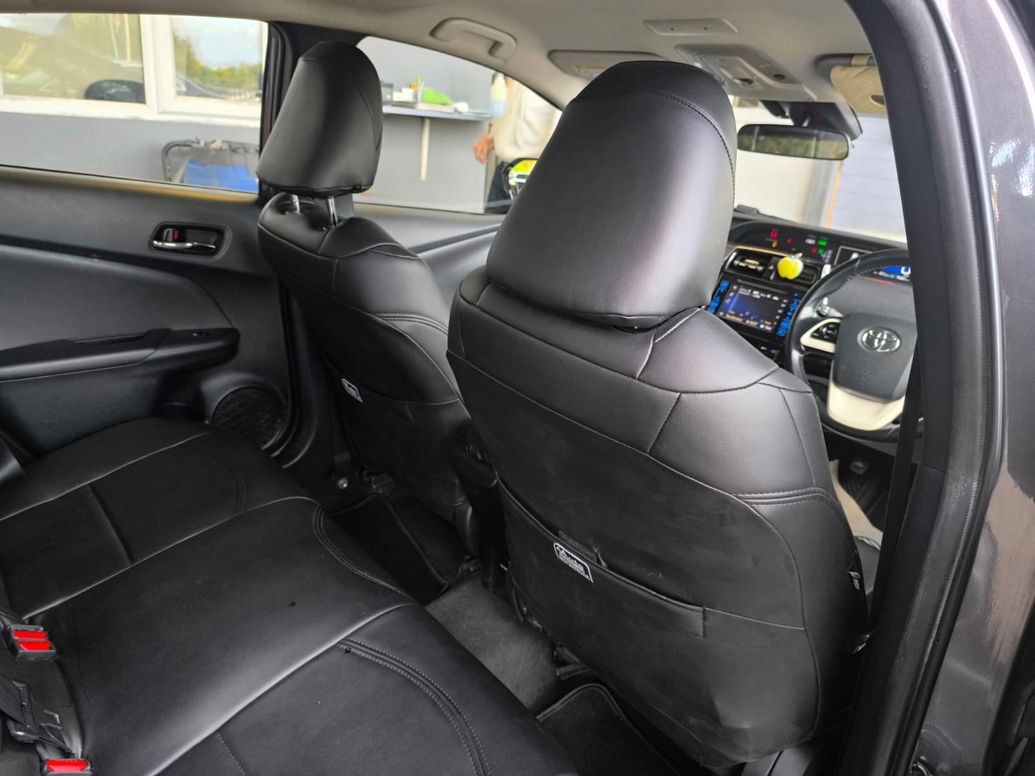 Used Toyota Prius 2018 for sale - 76027102: Photo 12