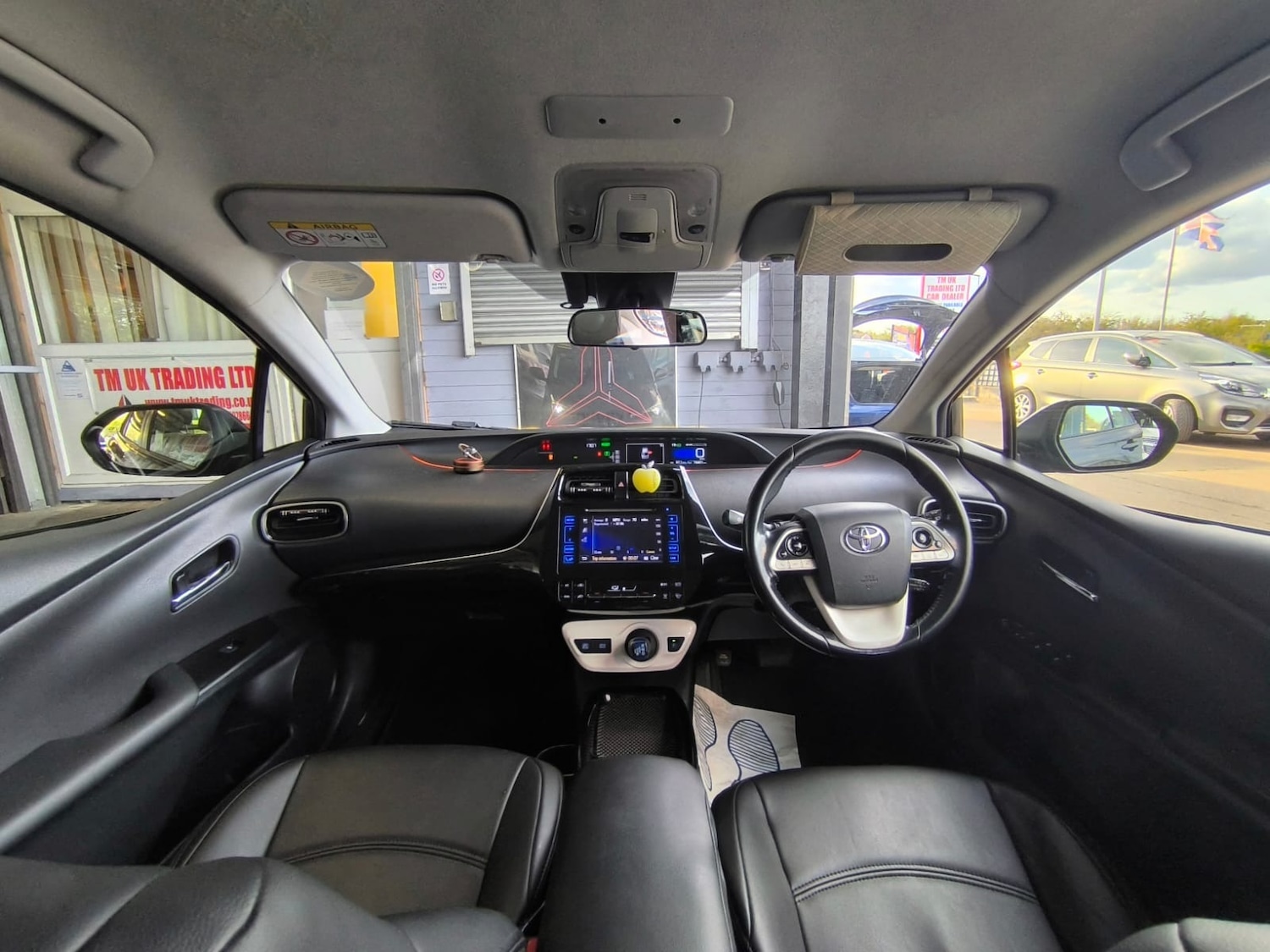 Used Toyota Prius 2018 for sale - 76027102: Photo 13