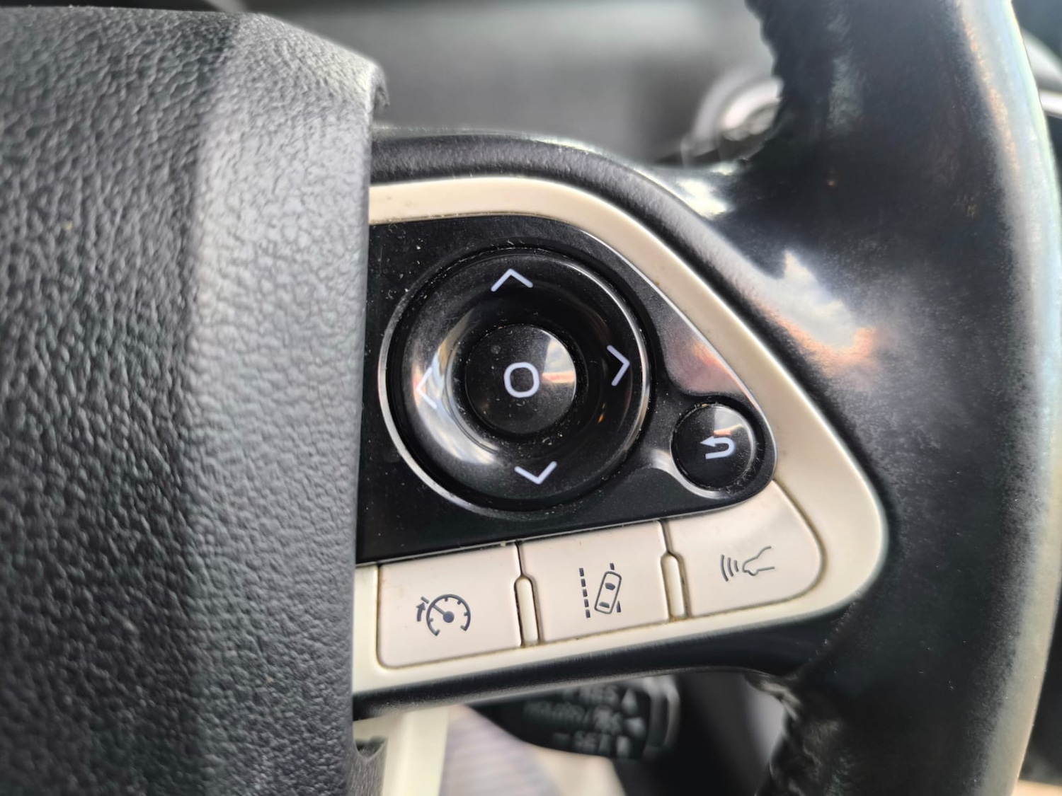 Used Toyota Prius 2018 for sale - 76027102: Photo 17