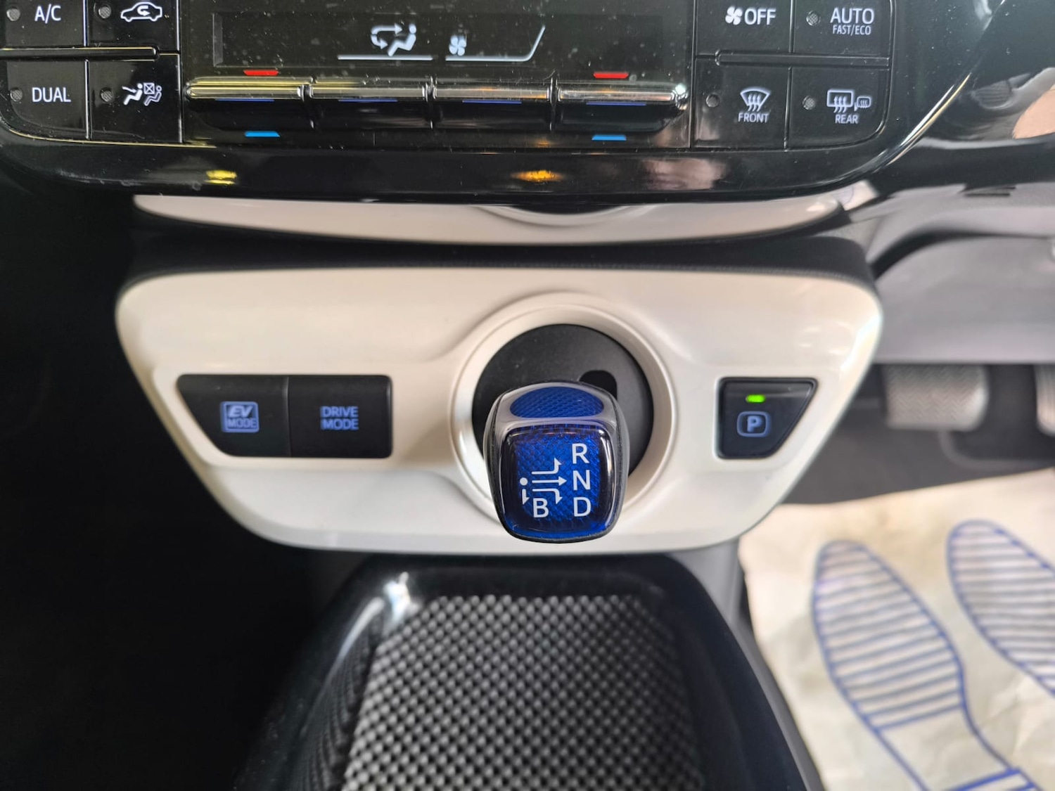 Used Toyota Prius 2018 for sale - 76027102: Photo 19