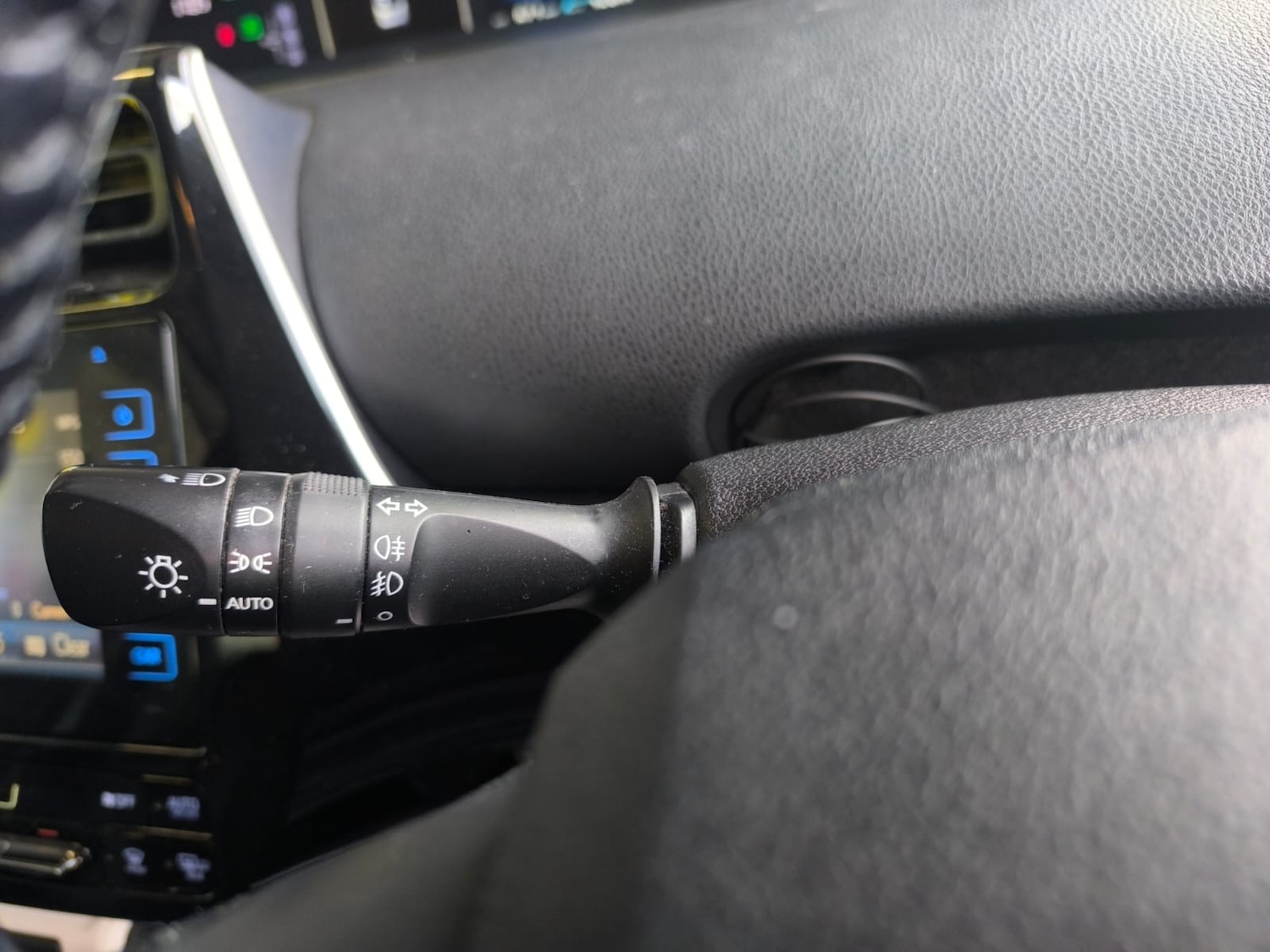 Used Toyota Prius 2018 for sale - 76027102: Photo 22