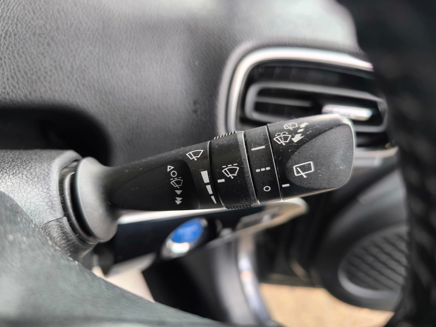 Used Toyota Prius 2018 for sale - 76027102: Photo 23