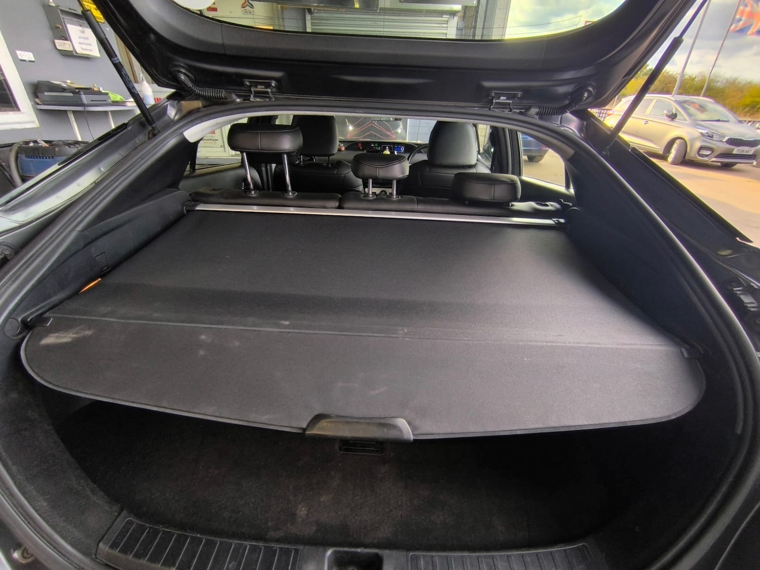 Used Toyota Prius 2018 for sale - 76027102: Photo 28