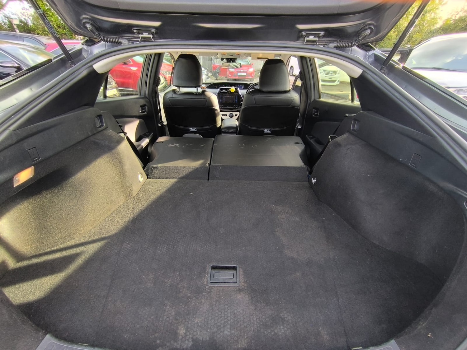 Used Toyota Prius 2018 for sale - 76027102: Photo 29