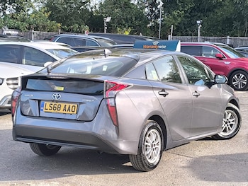 Used Toyota Prius 2018 for sale - 76027102: Photo 4