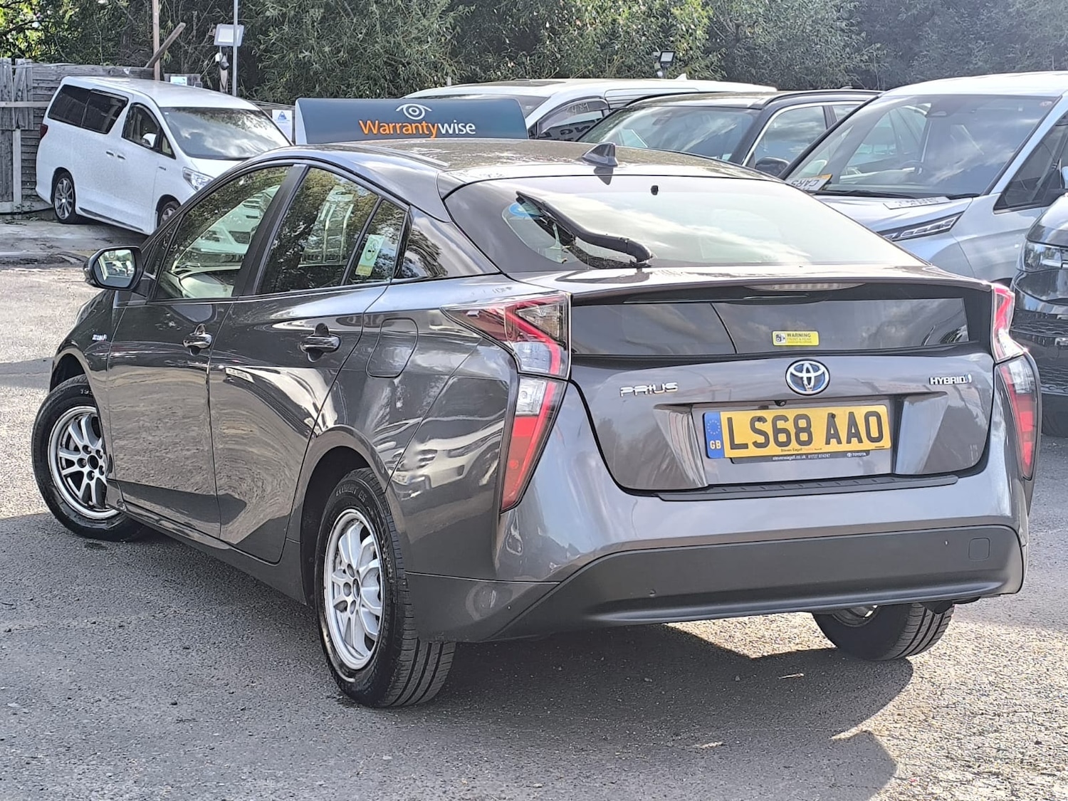Used Toyota Prius 2018 for sale - 76027102: Photo 5
