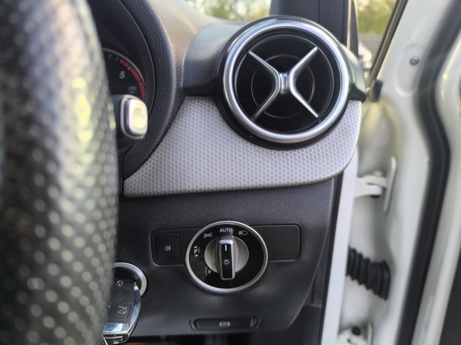 Used Mercedes-Benz B Class 2014 for sale - 78198169: Photo 31