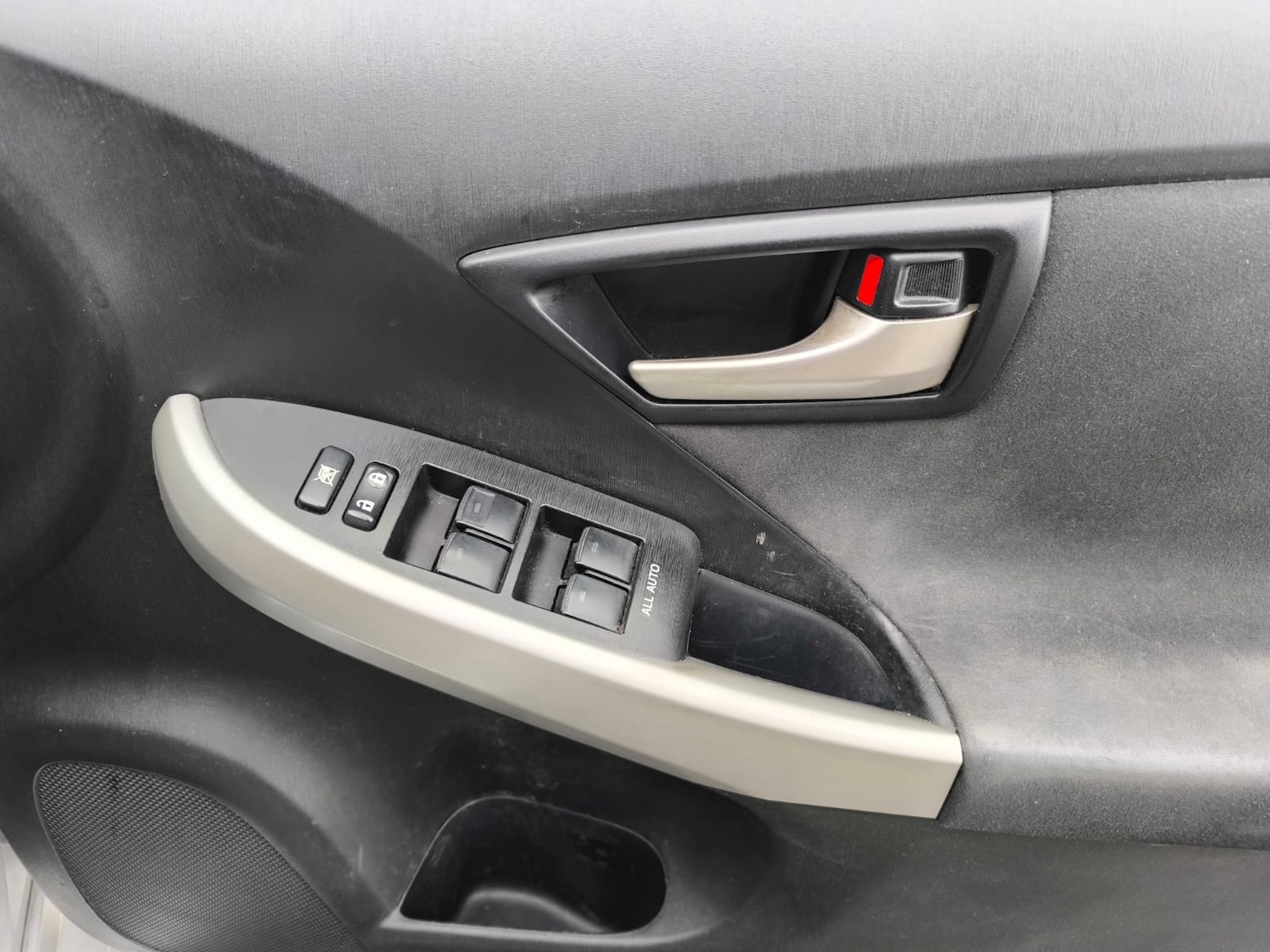 Used Toyota Prius 2014 for sale - 76638061: Photo 25