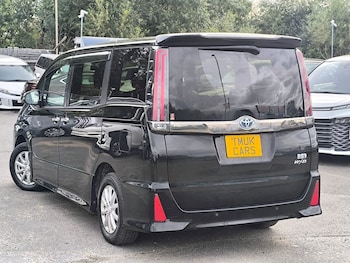 Used Toyota Noah 2022 for sale - 76194418: Photo 4