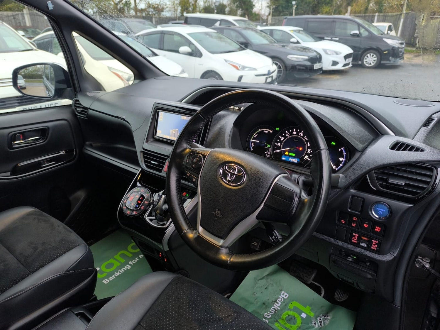 Used Toyota Voxy 2021 for sale - 76706029: Photo 10