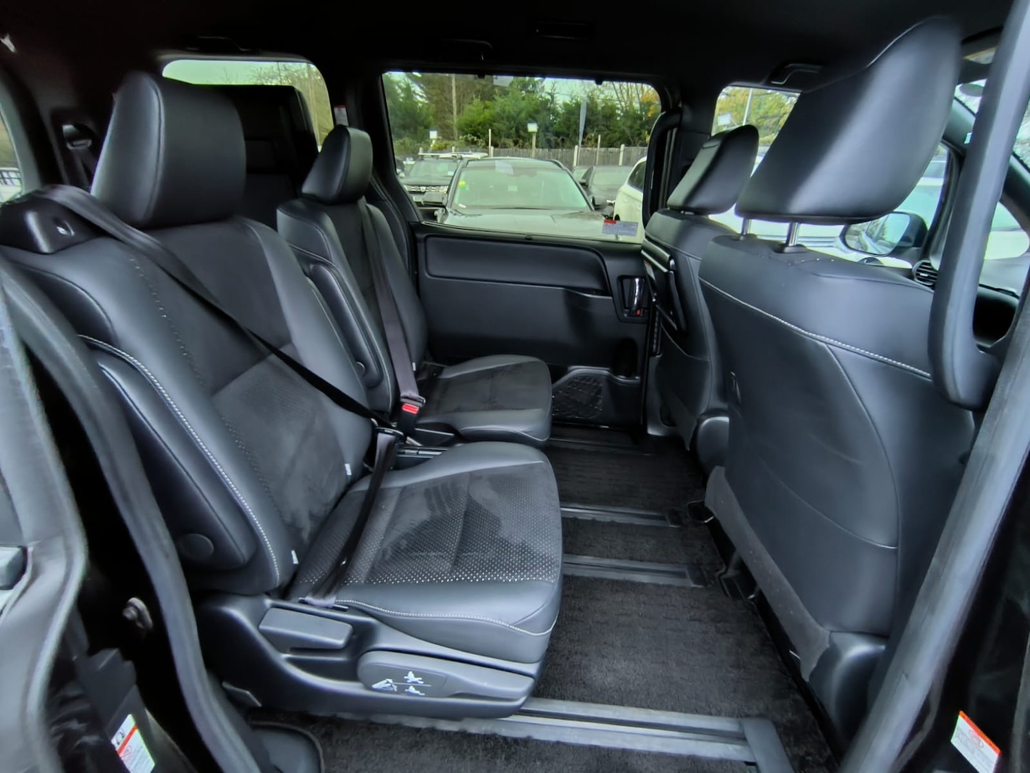 Used Toyota Voxy 2021 for sale - 76706029: Photo 11