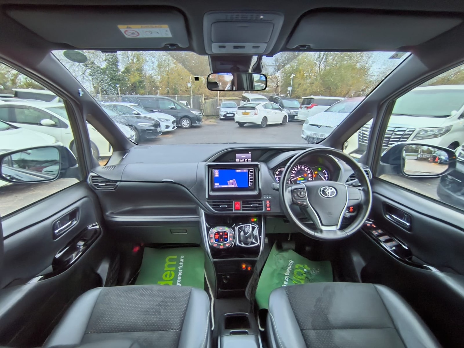 Used Toyota Voxy 2021 for sale - 76706029: Photo 14