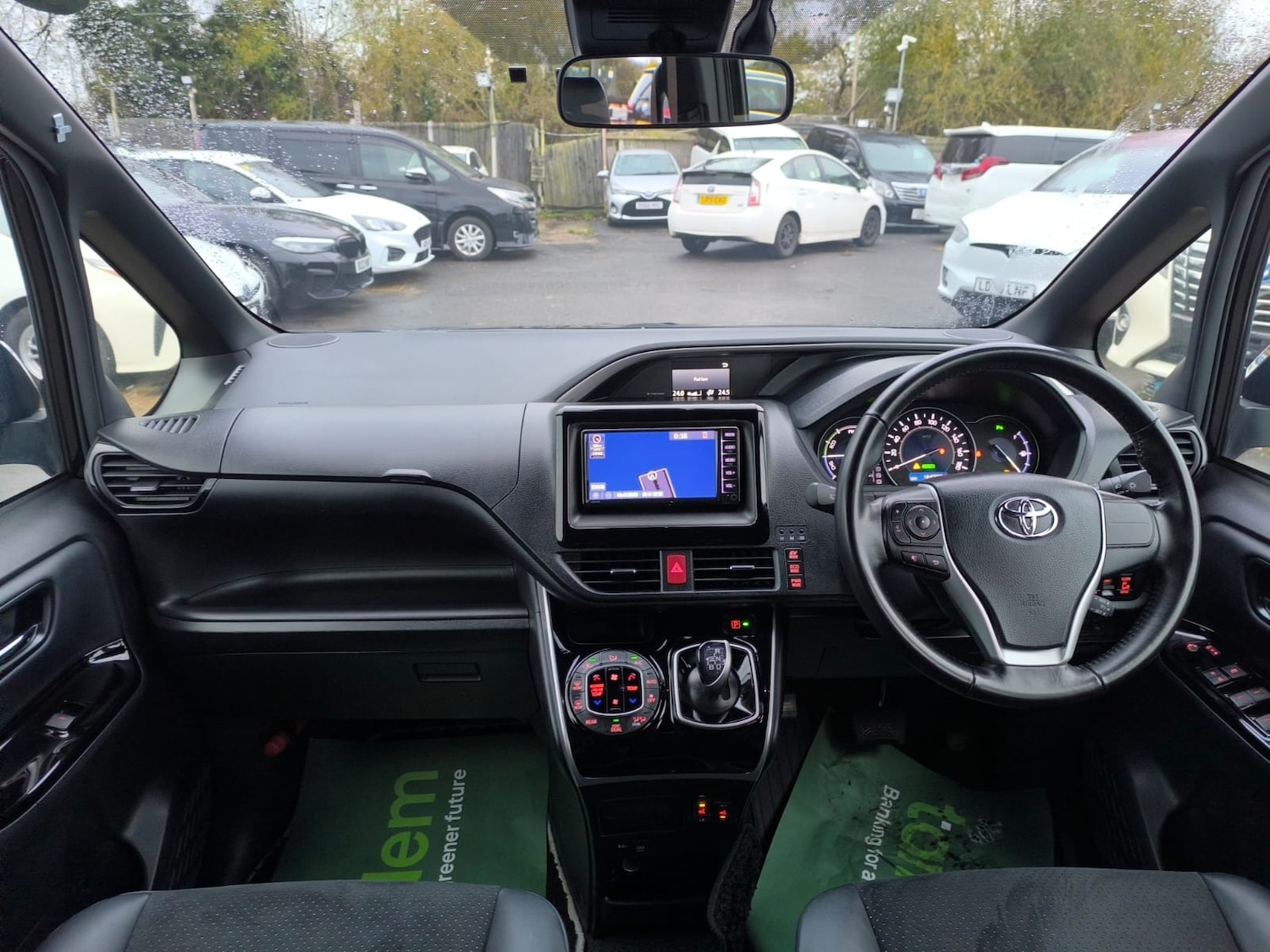 Used Toyota Voxy 2021 for sale - 76706029: Photo 15