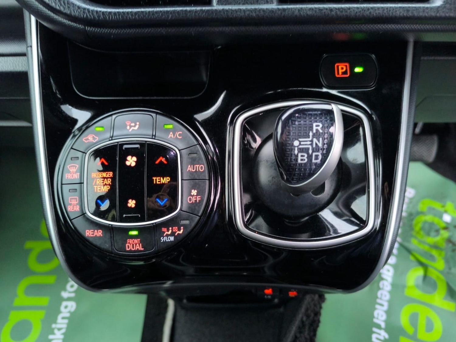 Used Toyota Voxy 2021 for sale - 76706029: Photo 19