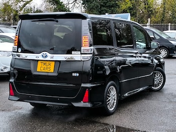 Used Toyota Voxy 2021 for sale - 76706029: Photo