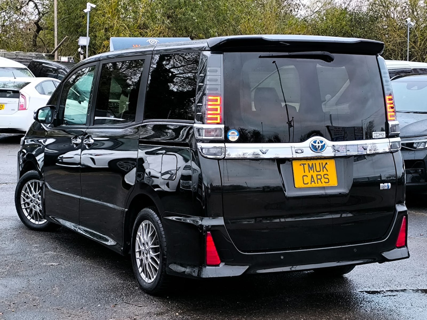 Used Toyota Voxy 2021 for sale - 76706029: Photo 4