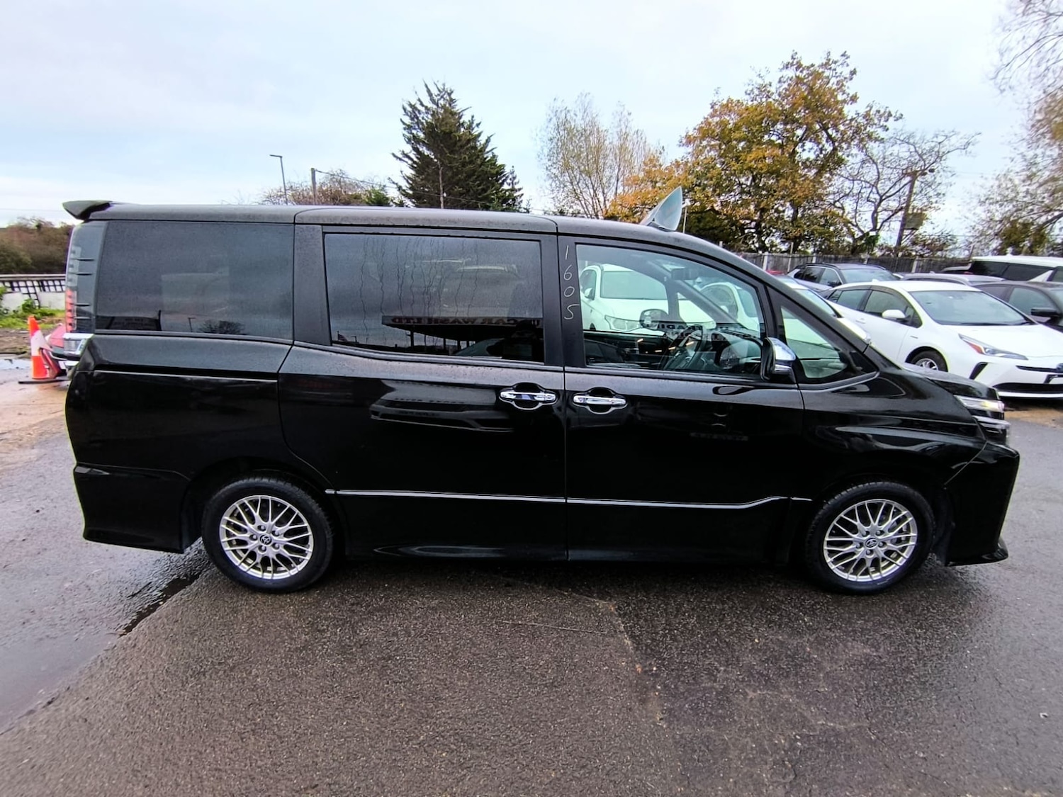 Used Toyota Voxy 2021 for sale - 76706029: Photo 5