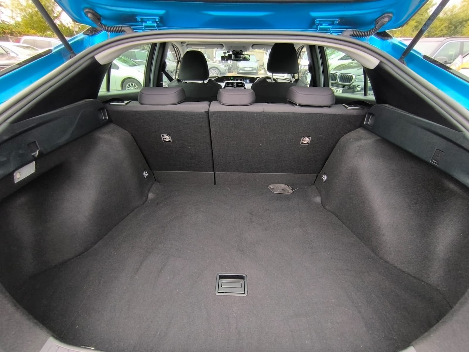 Used Toyota Prius 2020 for sale - 76046159: Photo 30