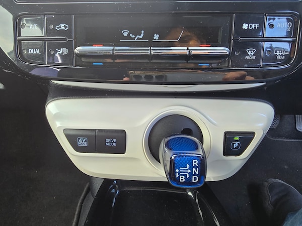 Used Toyota Prius 2018 for sale - 73030951: Photo 19
