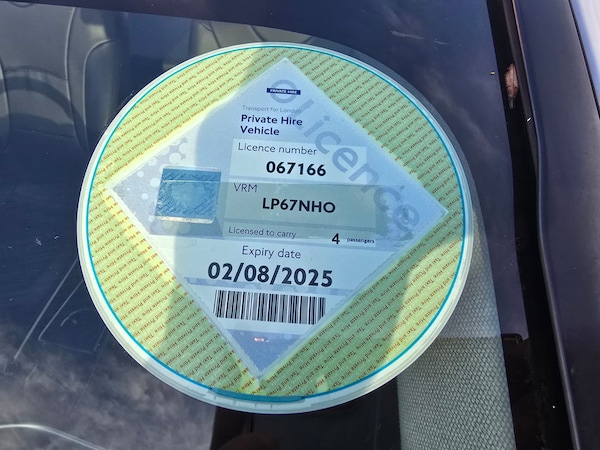 Used Toyota Prius 2018 for sale - 73030951: Photo 2