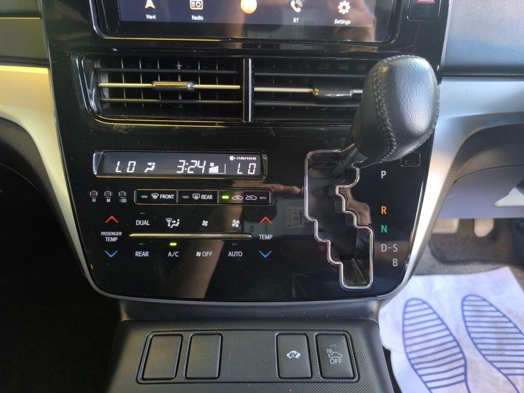 Used Toyota Estima 2018 for sale - 76860238: Photo 20