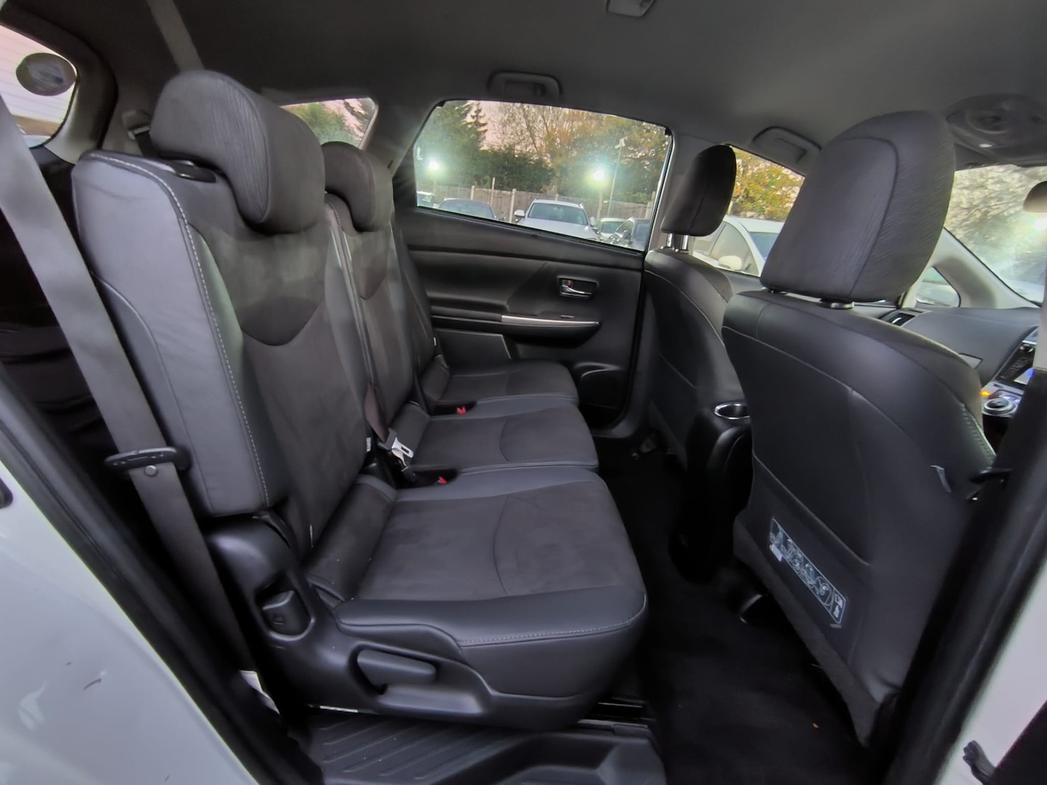 Used Toyota Prius+ 2019 for sale - 76611731: Photo 11