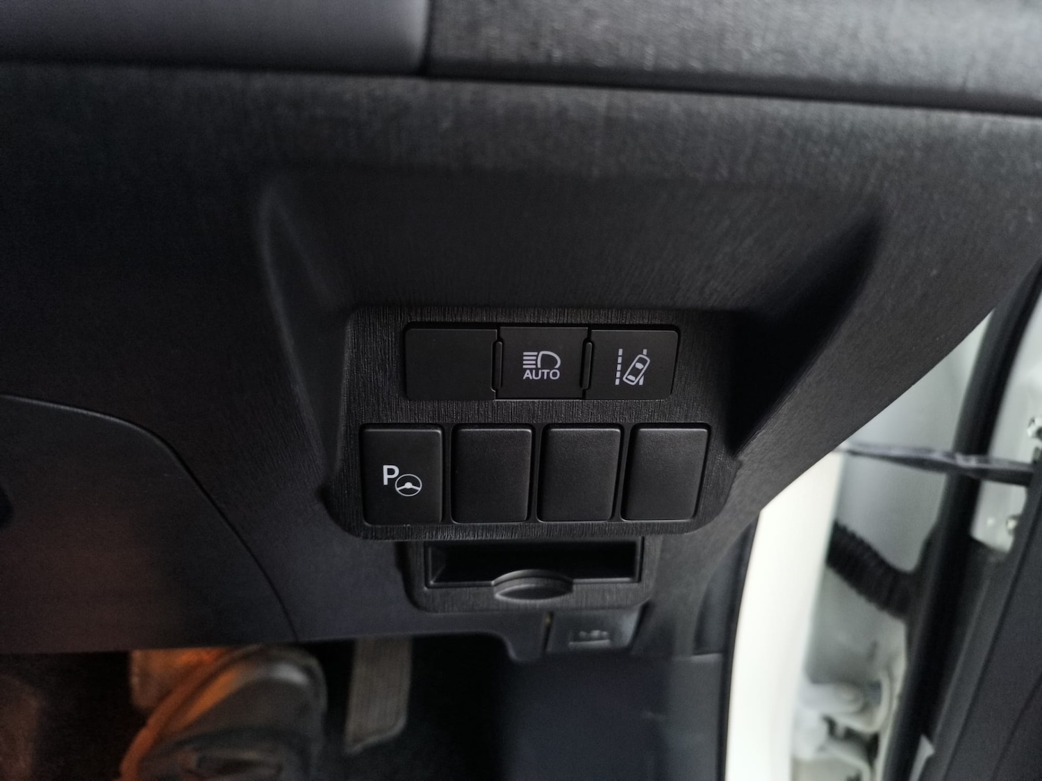 Used Toyota Prius+ 2019 for sale - 76611731: Photo 24