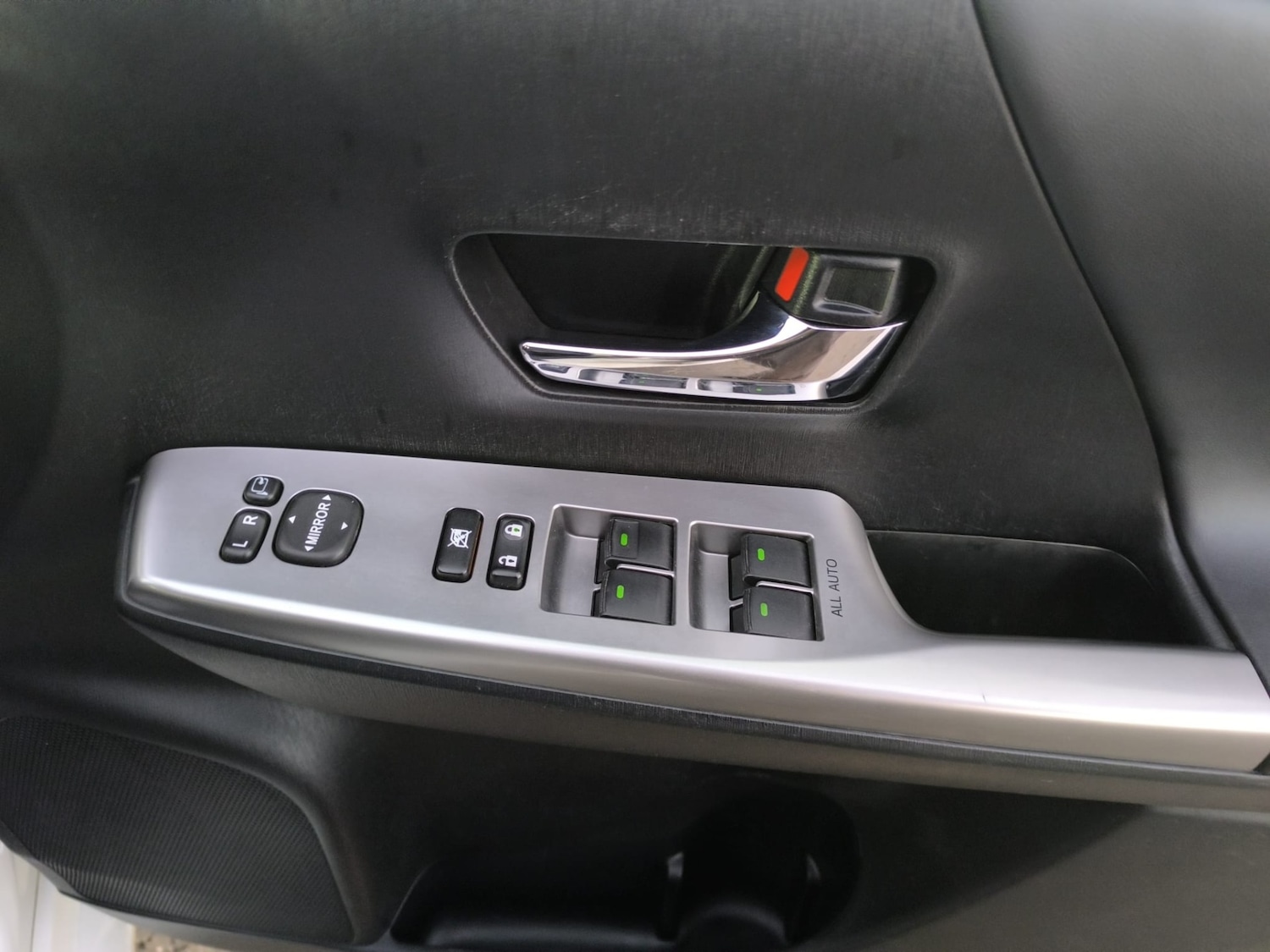 Used Toyota Prius+ 2019 for sale - 76611731: Photo 25