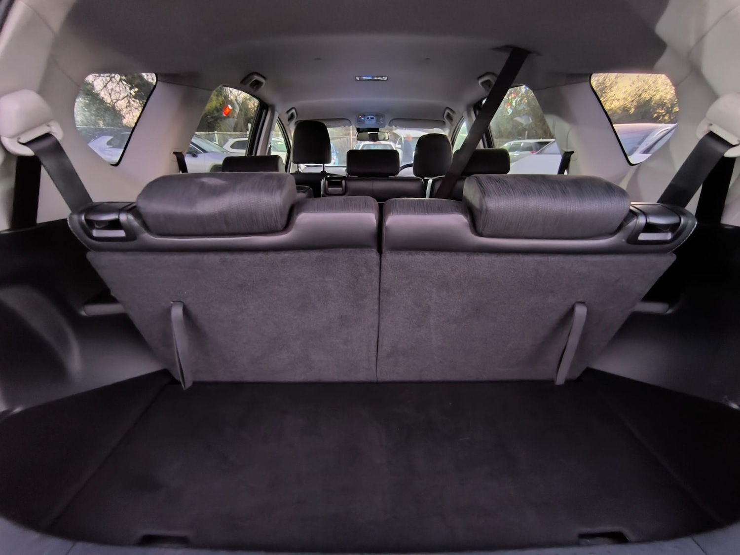 Used Toyota Prius+ 2019 for sale - 76611731: Photo 27