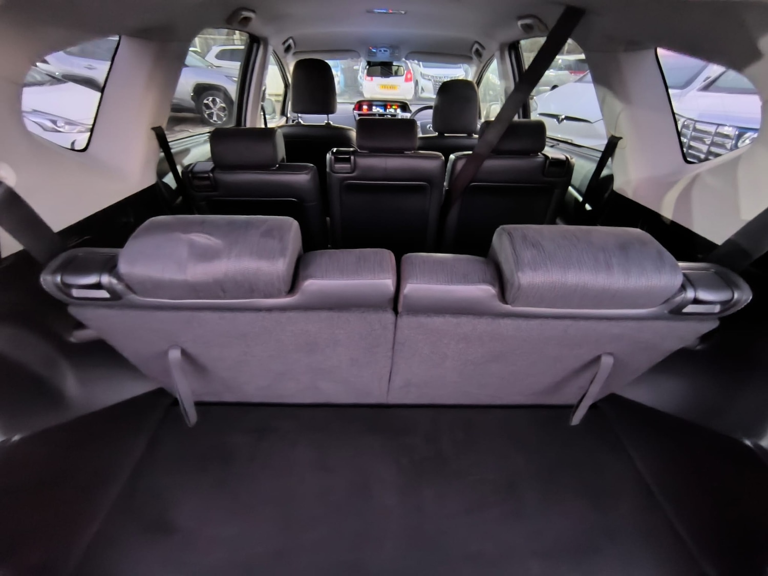 Used Toyota Prius+ 2019 for sale - 76611731: Photo 28