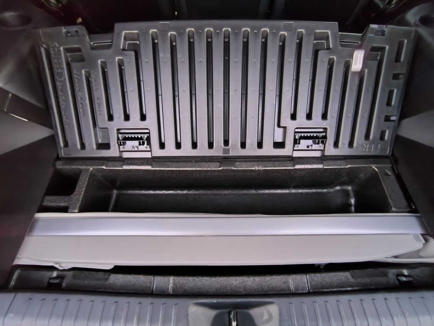 Used Toyota Prius+ 2019 for sale - 76611731: Photo 31