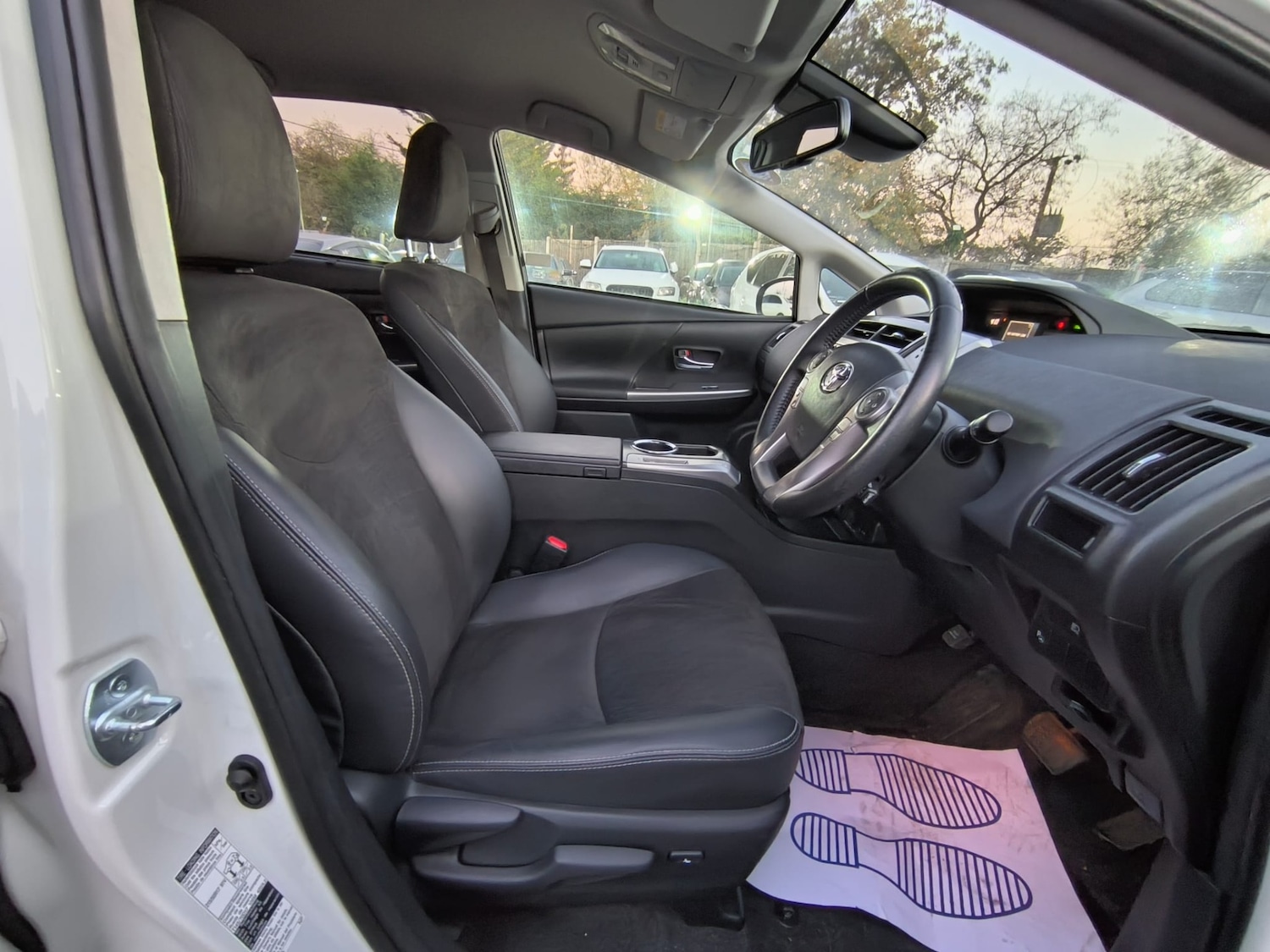 Used Toyota Prius+ 2019 for sale - 76611731: Photo 9