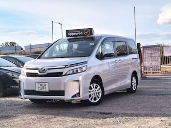 Used Toyota Voxy 2020 for sale - 79703902: Photo