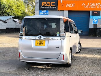 Used Toyota Voxy 2020 for sale - 79703902: Photo