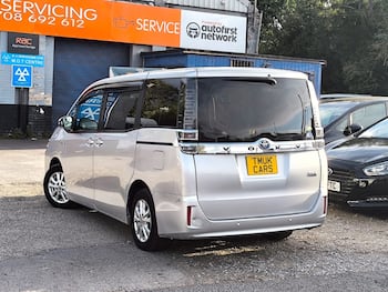 Used Toyota Voxy 2020 for sale - 79703902: Photo