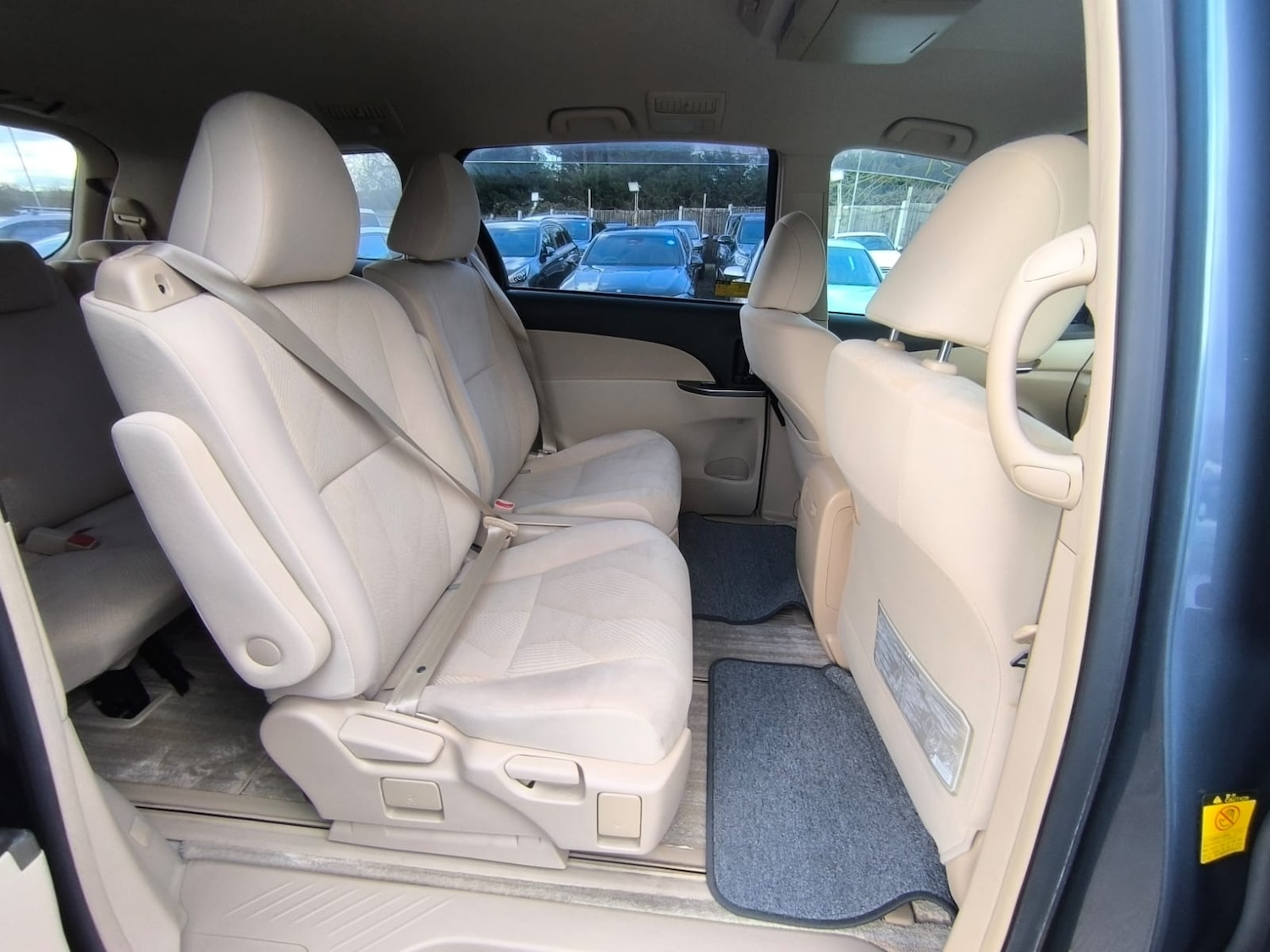 Used Toyota Estima 2013 for sale - 77676098: Photo 11